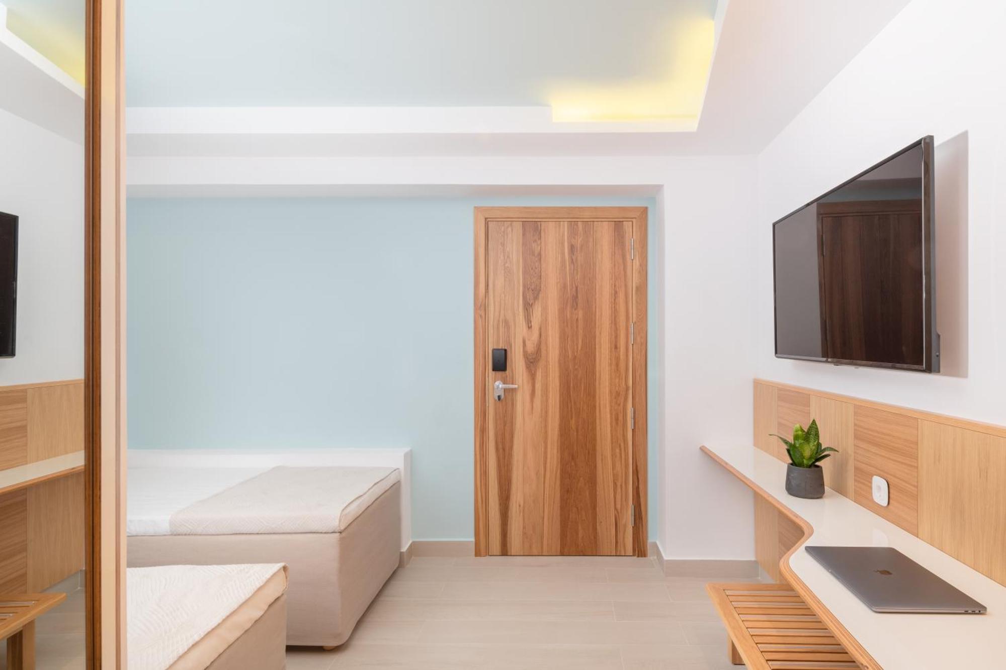 Camera Familiare con Due Camere Da Letto con Vista Piscina o Mare